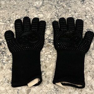 Black Heat-Resistant Gloves